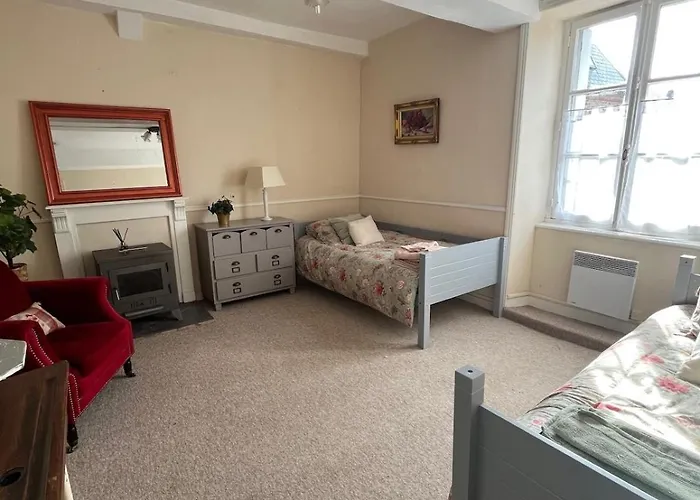 House In Award-winning Village Holiday home