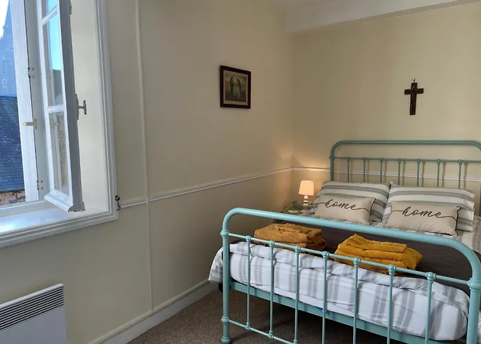 House In Award-winning Village Holiday home